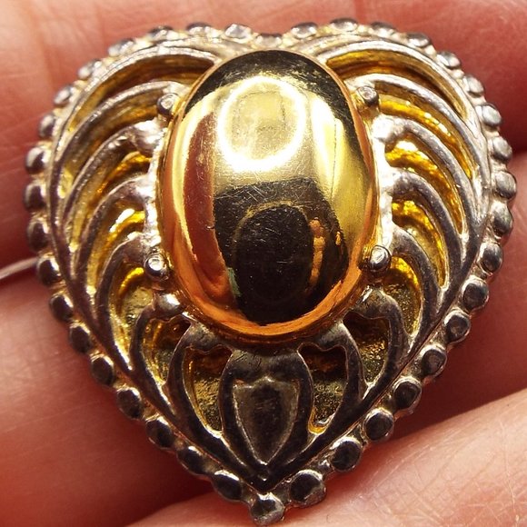 PREMIER DESIGN GOLDEN FINNED HEART 3-D PIN 52 - Picture 2 of 3